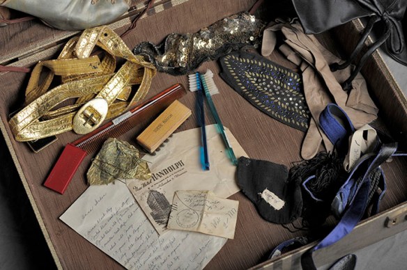 Jon Crispin Suitcase 2 - http://joncrispin.wordpress.com/